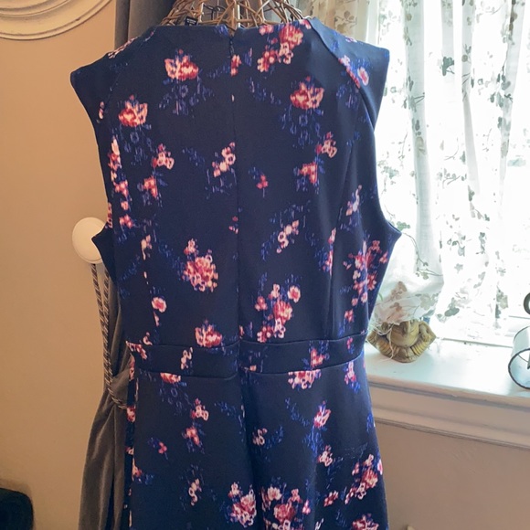 Dress - Picture 6 of 12